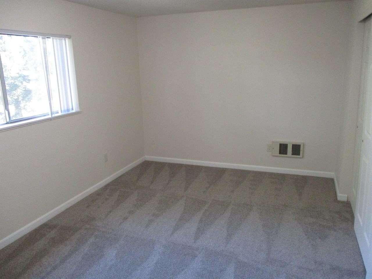 Hood Center Apts - Photo 3 of 40