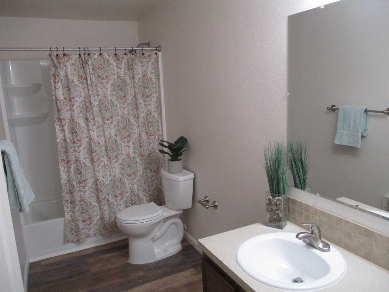 Hood Center Apts - Photo 4 of 40