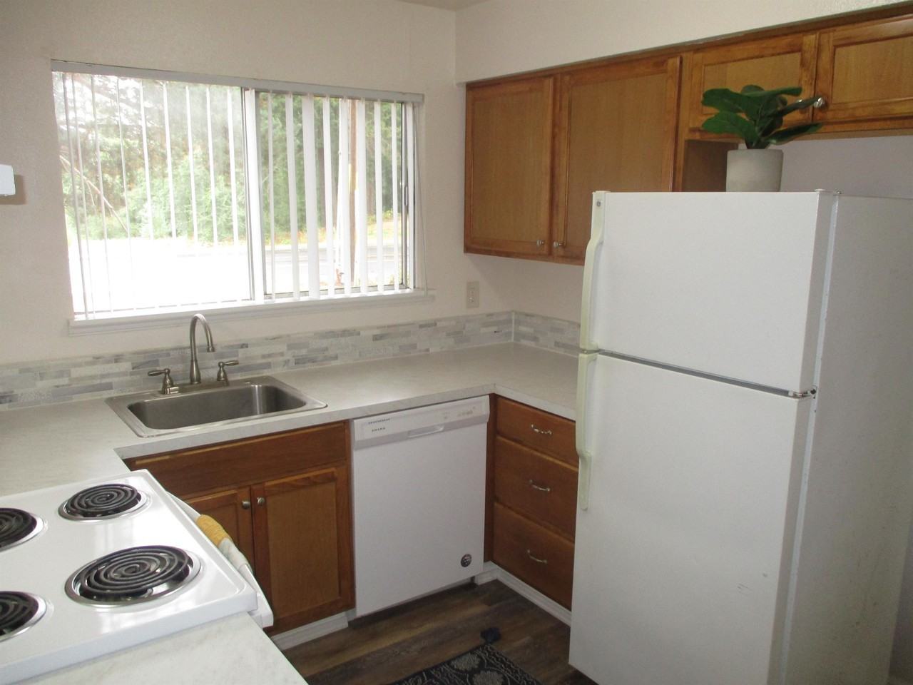 Brookside Apts - Photo 3 of 34