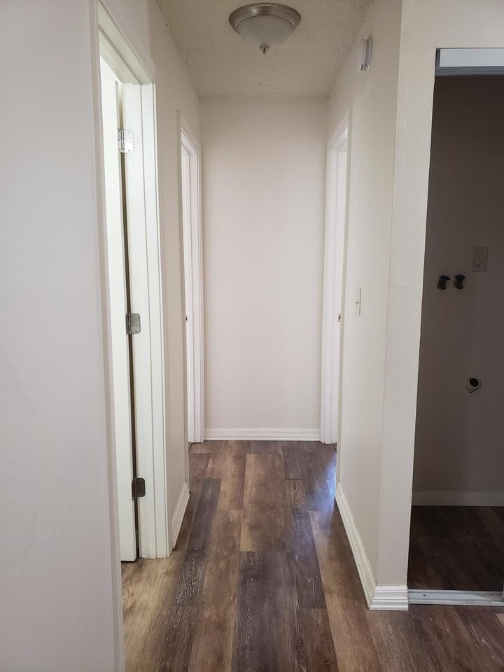 Brookside Apts - Photo 4 of 34