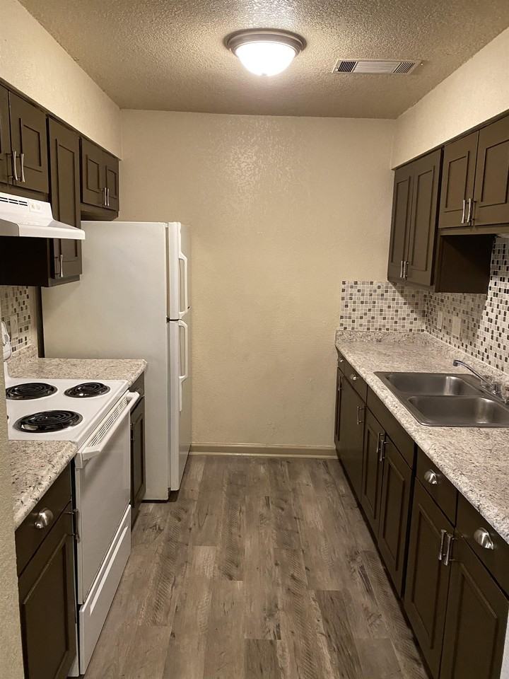 VIllage Green Apts 1 - 80 - Photo 3 of 14