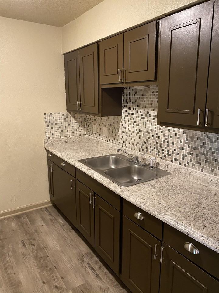 VIllage Green Apts 1 - 80 - Photo 5 of 14