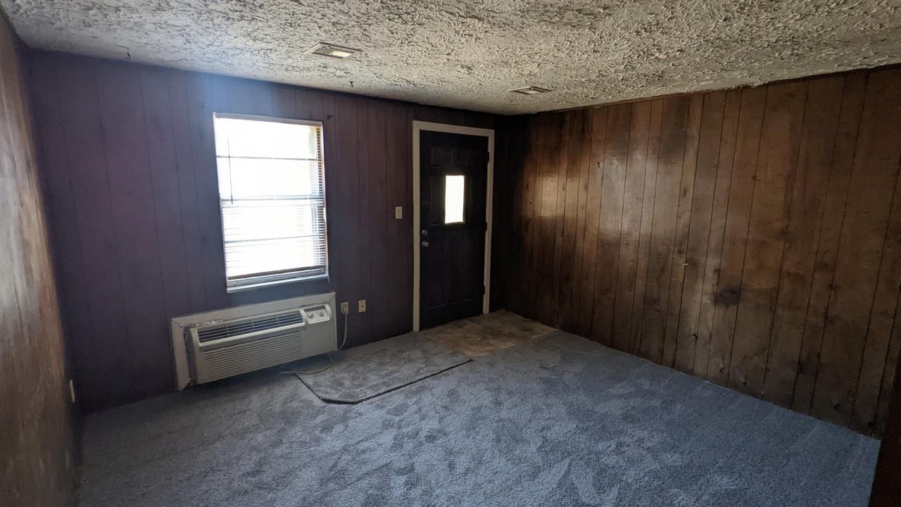 2136 W Irving - Photo 2 of 8