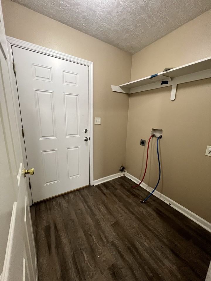 1871 Esther Drive #2* - Photo 3 of 7