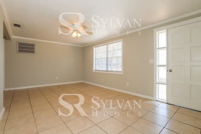 4326 Beacon Square Dr - Photo 2 of 15