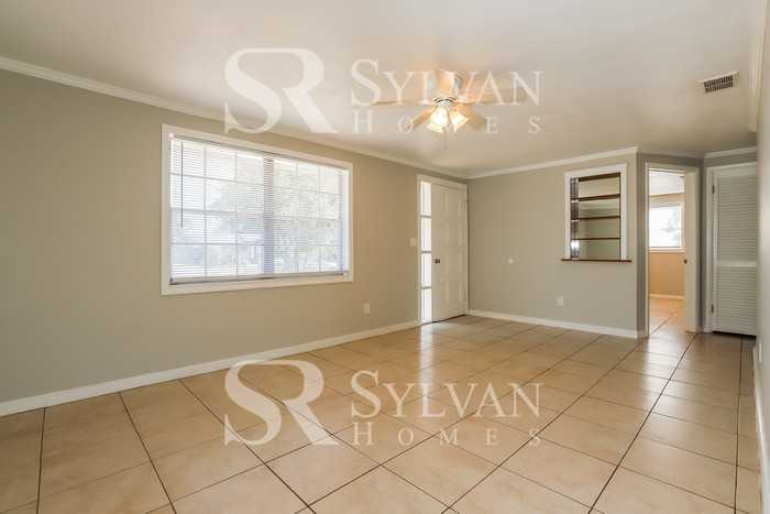 4326 Beacon Square Dr - Photo 3 of 15