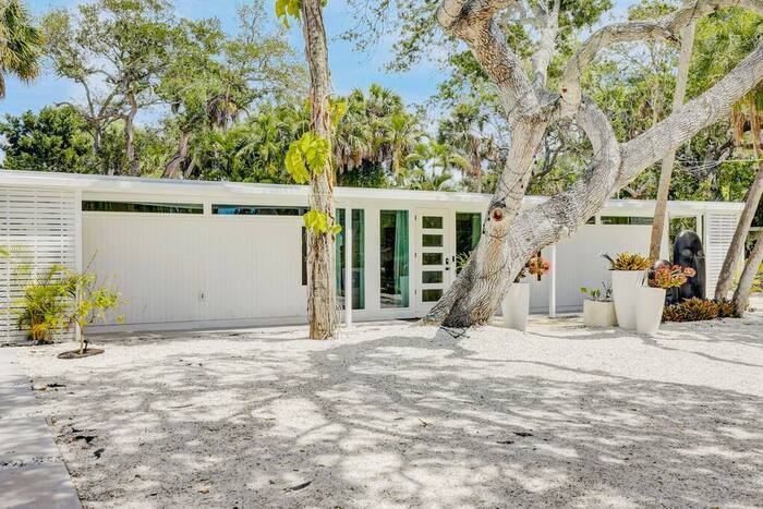 4901 Commonwealth Dr - Photo 2 of 45