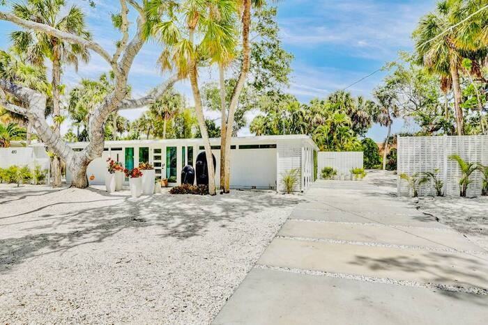 4901 Commonwealth Dr - Photo 3 of 45