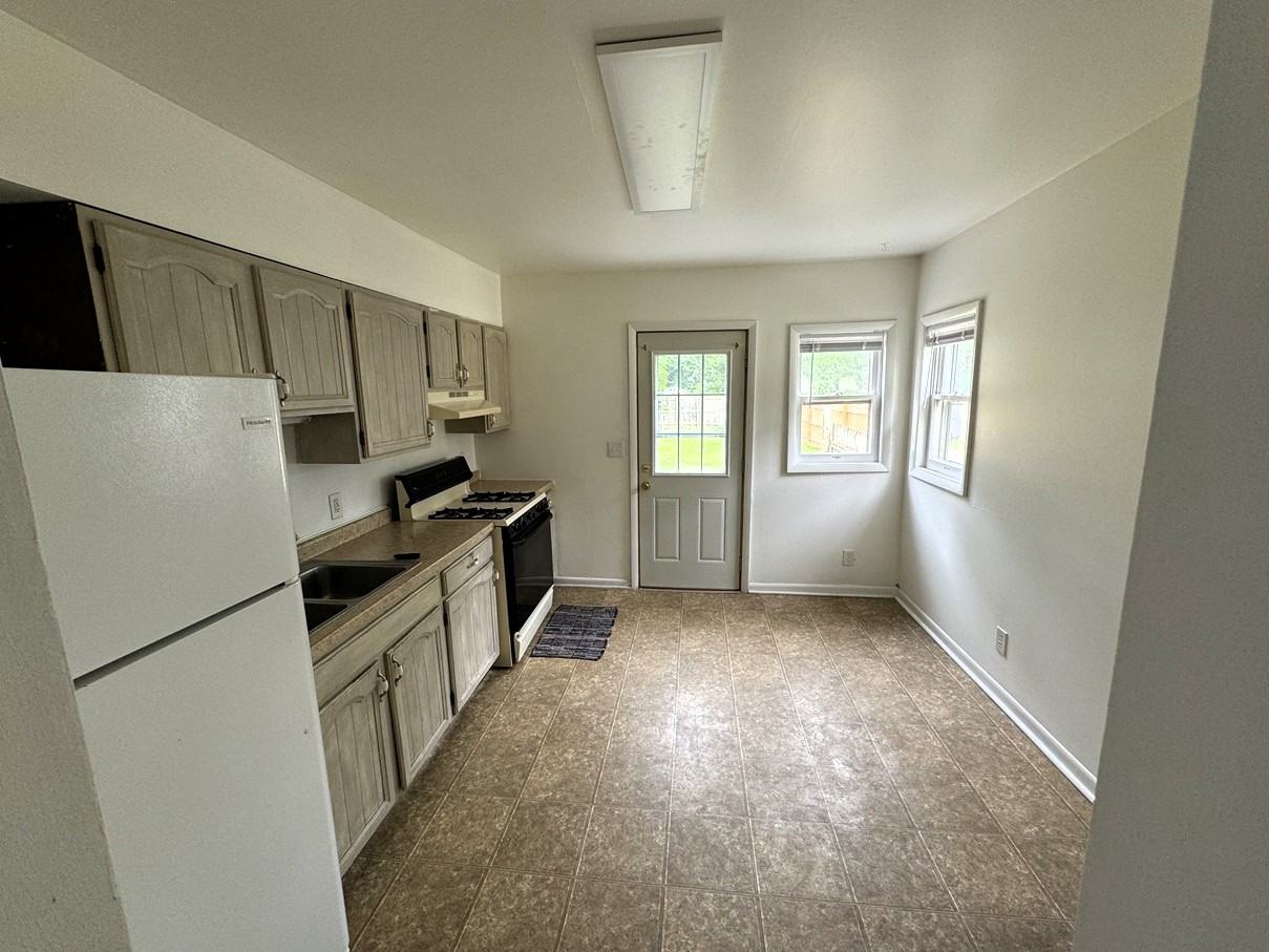 225 N Webster St #NA - Photo 2 of 16