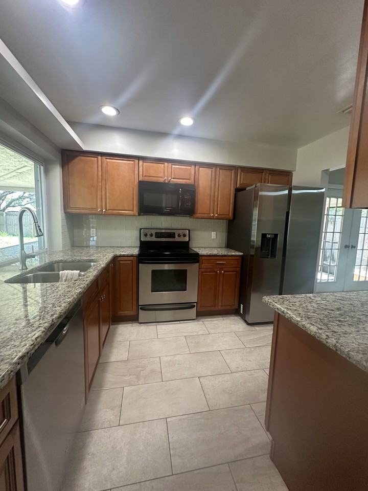 2911 Wycombe Way #NA - Photo 3 of 16