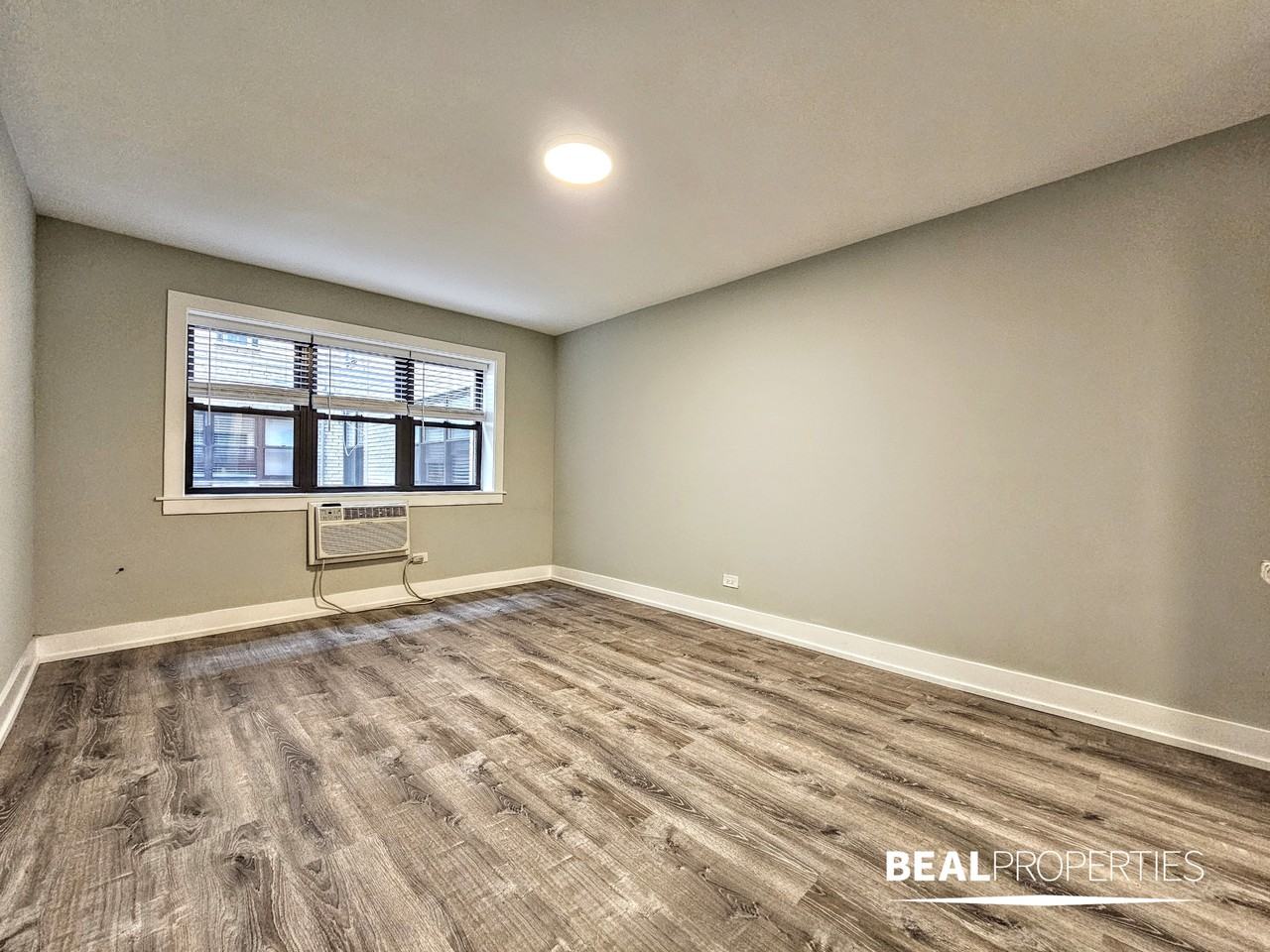 445 W Barry Ave - Photo 3 of 11