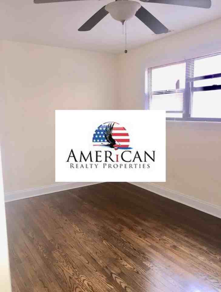 1348 West Chase Avenue - Photo 7 of 11