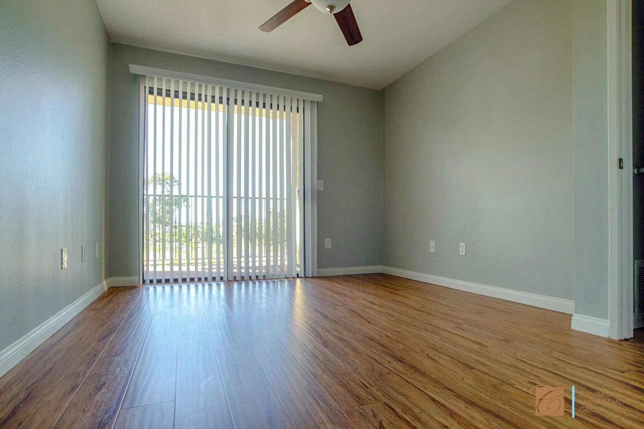 3989 Richmond St - Photo 5 of 8