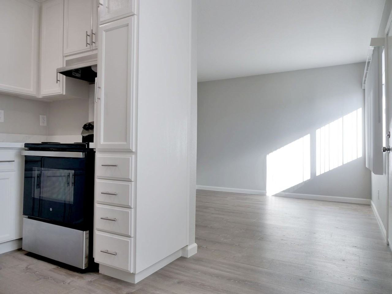 Redwoods Apartments - Photo 2 of 6