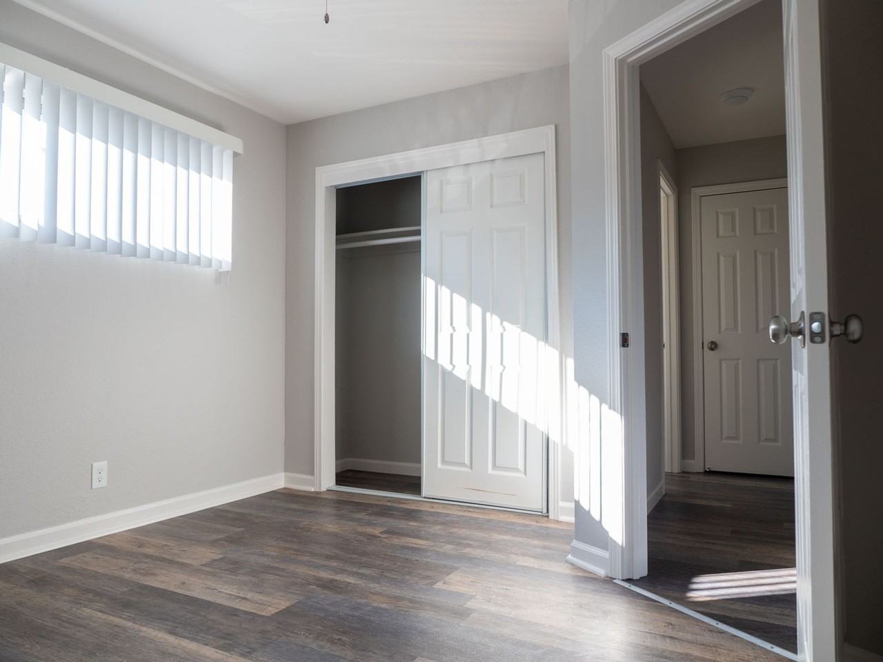 Redwoods Apartments - Photo 4 of 6