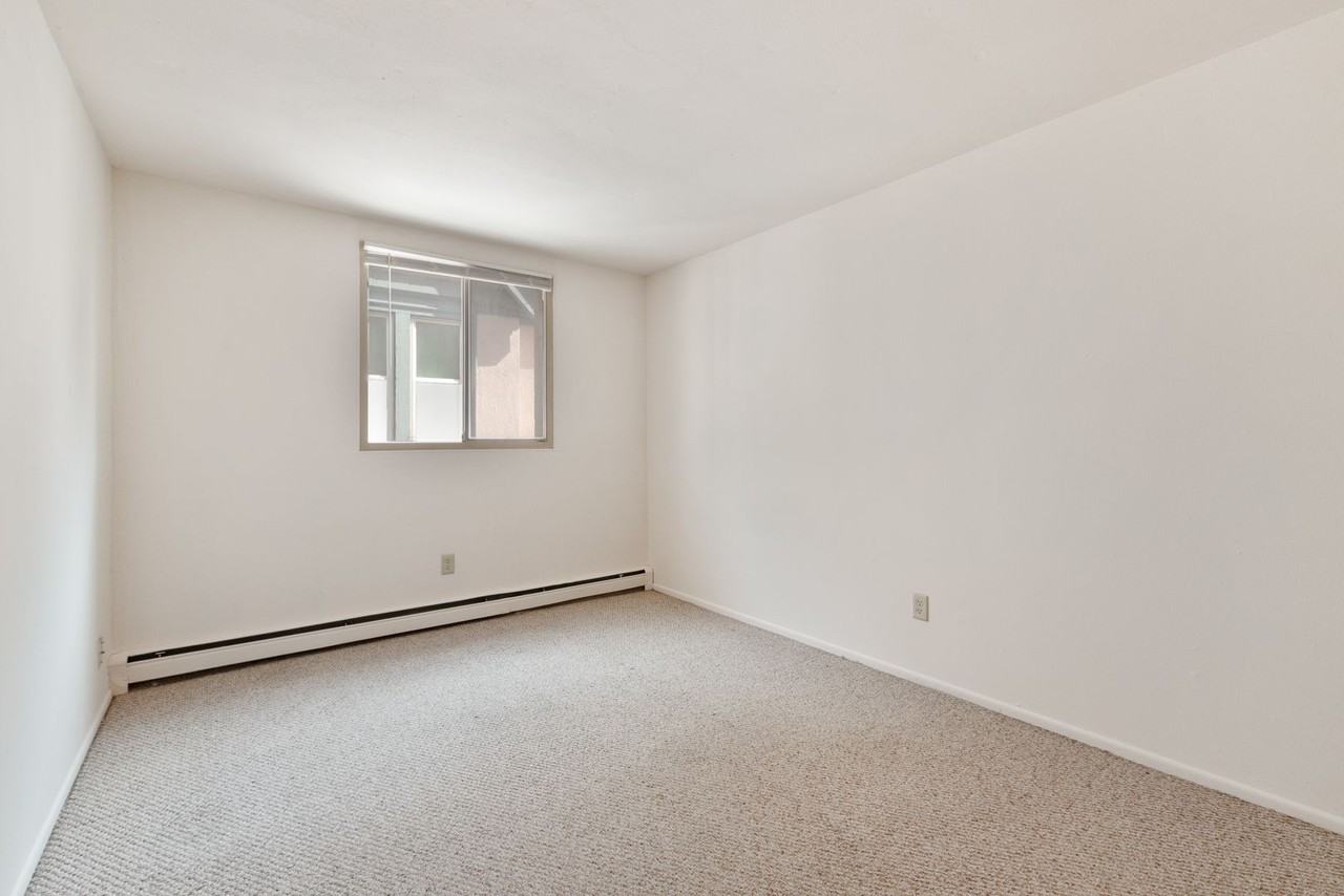 Hickory Gardens - Photo 4 of 7