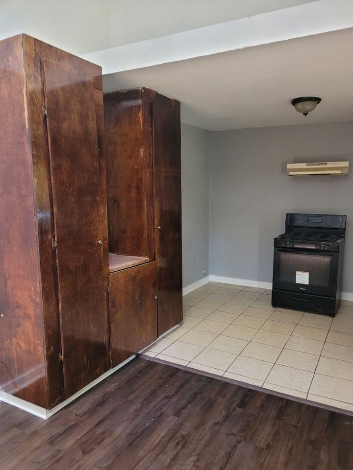 9879 Avenue D - Photo 3 of 32