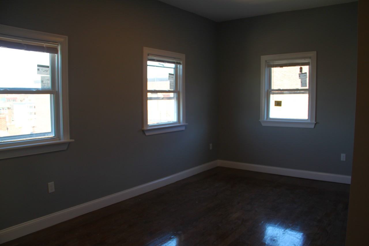 3215 Washington Street - Photo 7 of 10