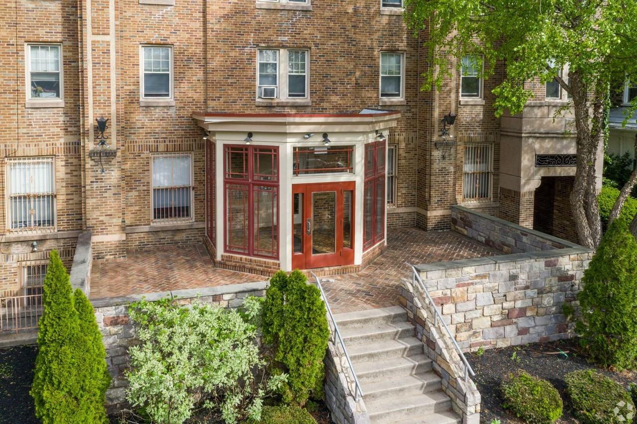 2809 W Queen Ln - Photo 5 of 50