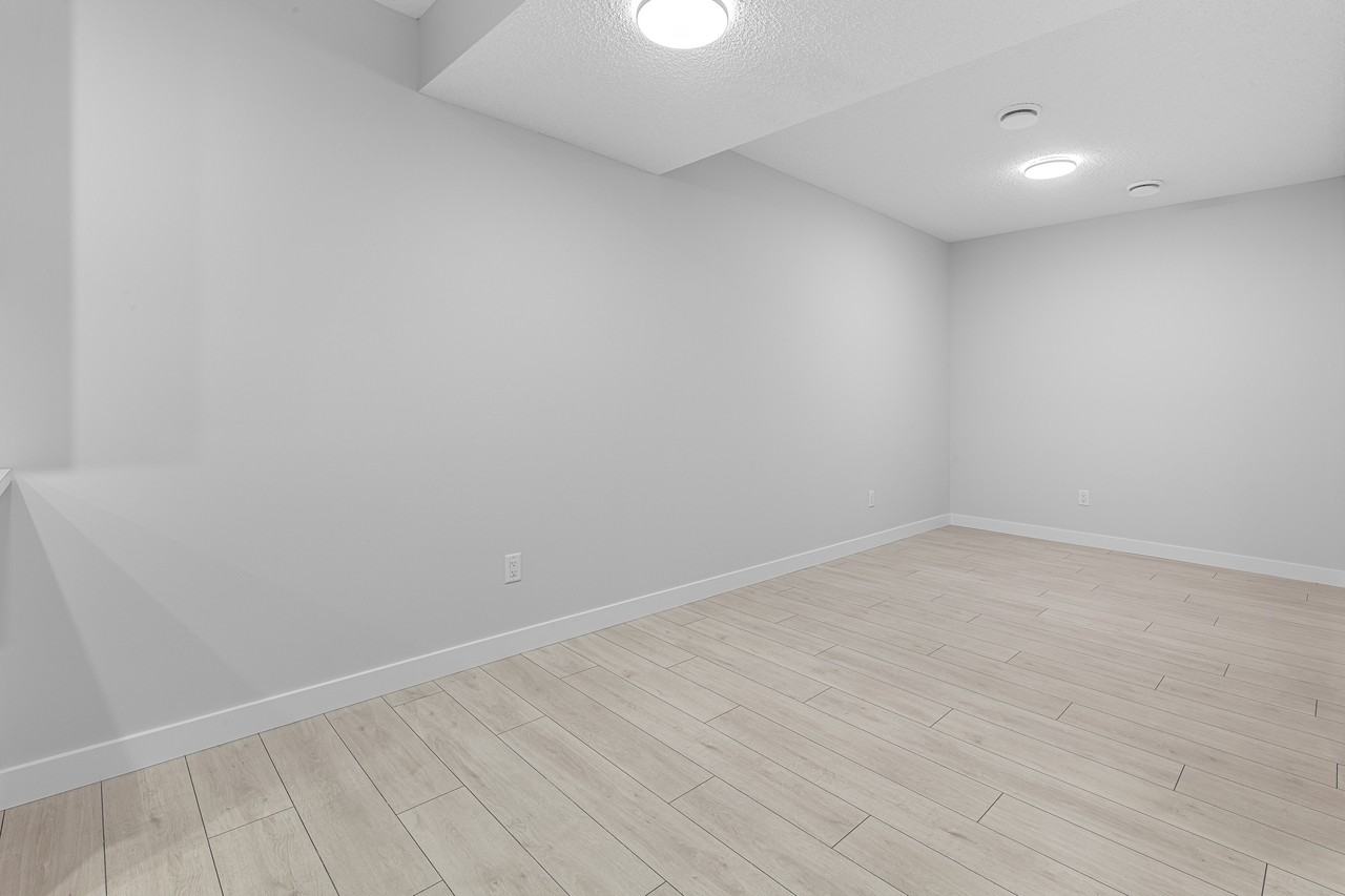 1439 Cherniak Way Sw Bsmt #BS - Photo 5 of 17