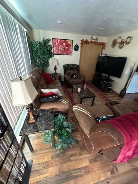 706 Darby St #B - Photo 3 of 13