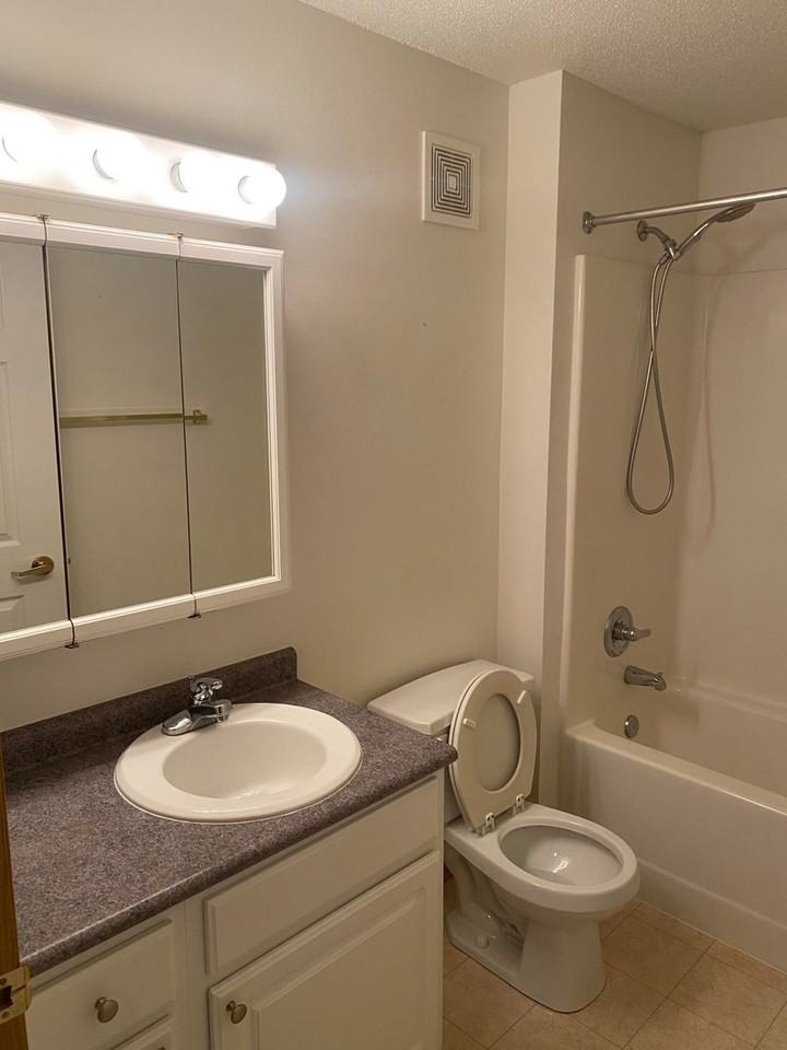High Point Apartments - Photo 2 of 13