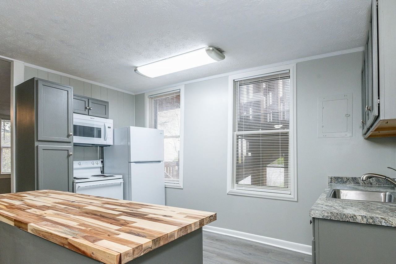 309 S Magnolia St - Photo 3 of 20