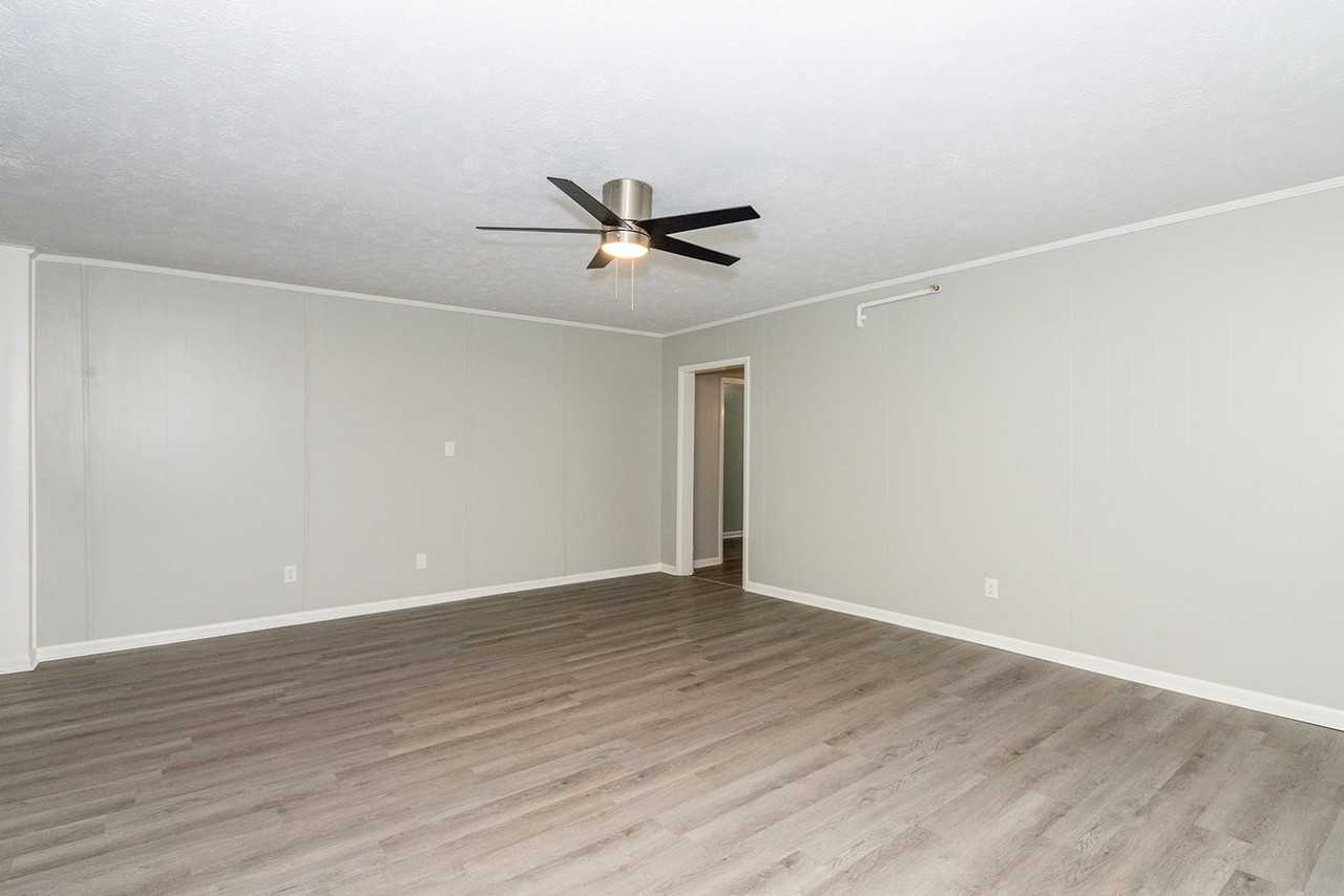 309 S Magnolia St - Photo 6 of 20