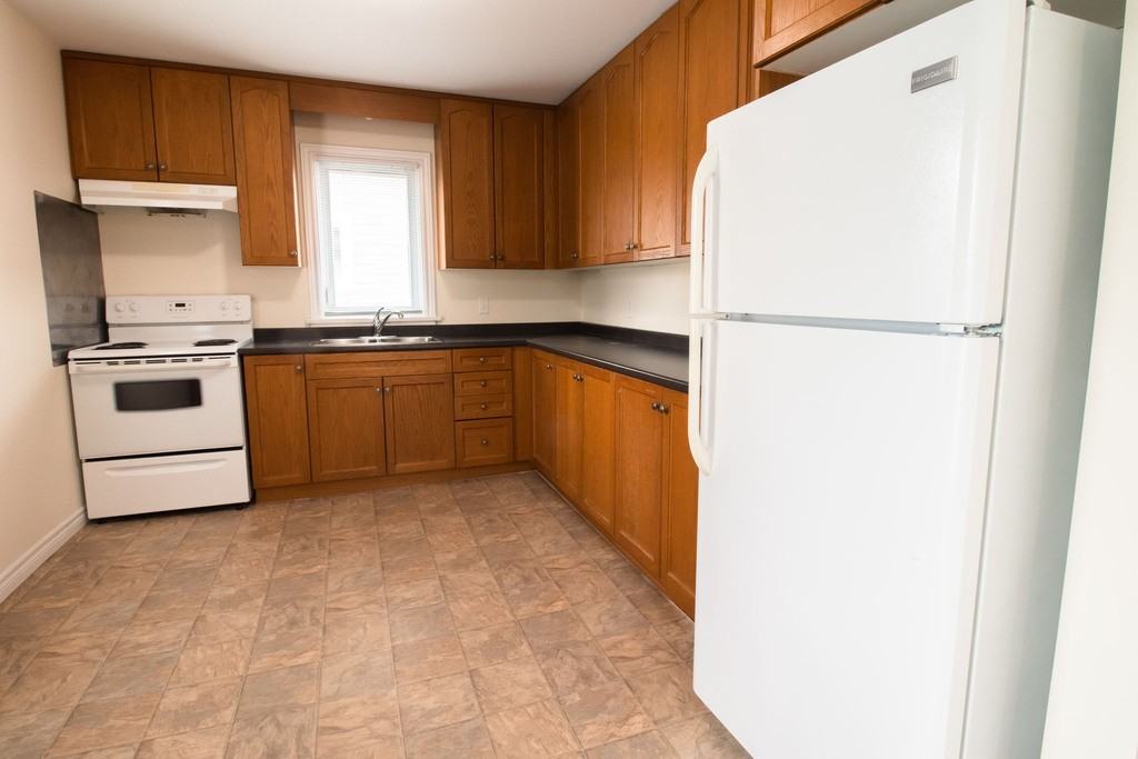 192 Oakdale Ave, St. Catharines, ON L2P 2K8, CAN 3 bedroom House