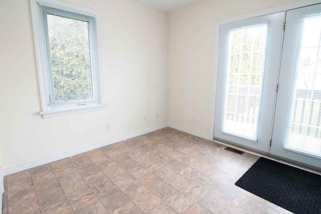 192 Oakdale Ave, St. Catharines, ON L2P 2K8, CAN 3 bedroom House