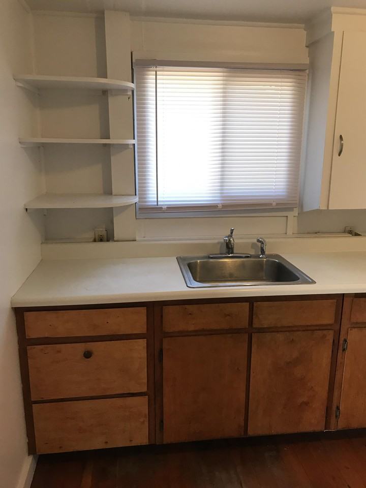 1424 W 10th Aly #1 - Photo 6 of 8