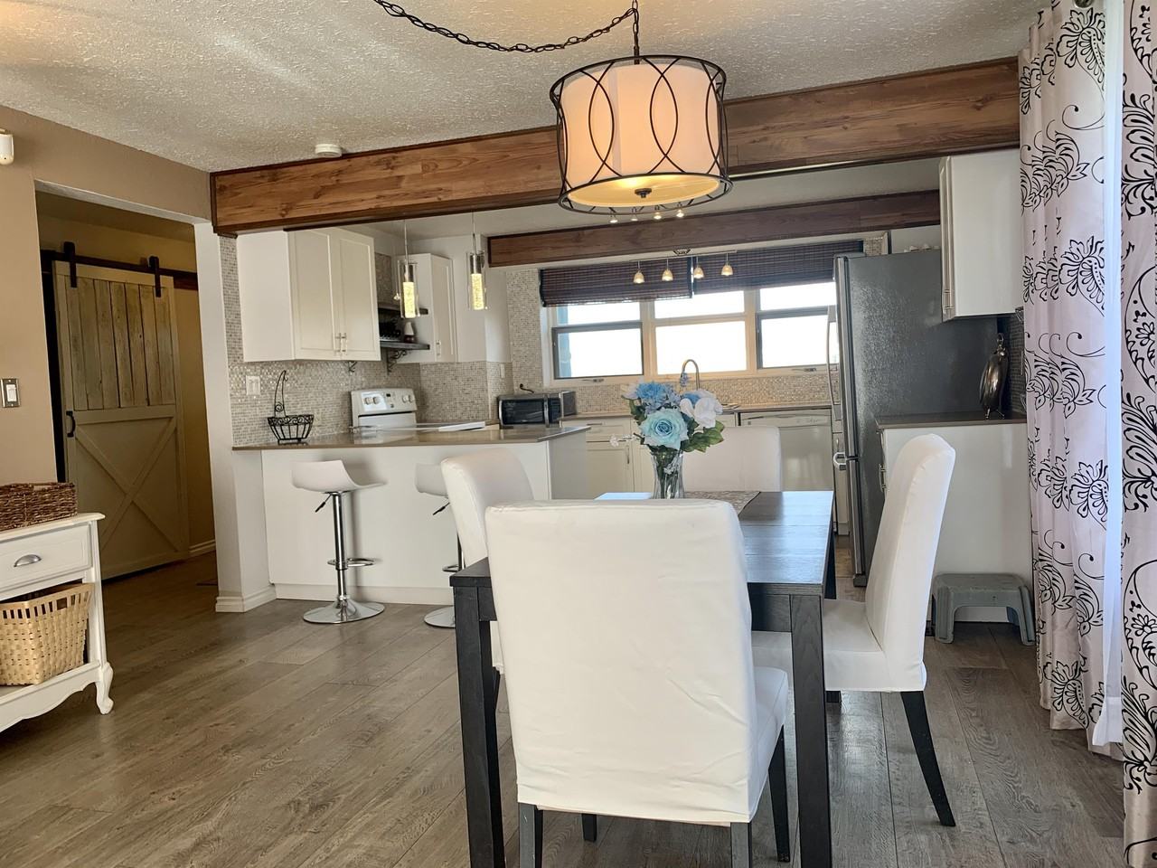 1329 108 Ave - Photo 2 of 11