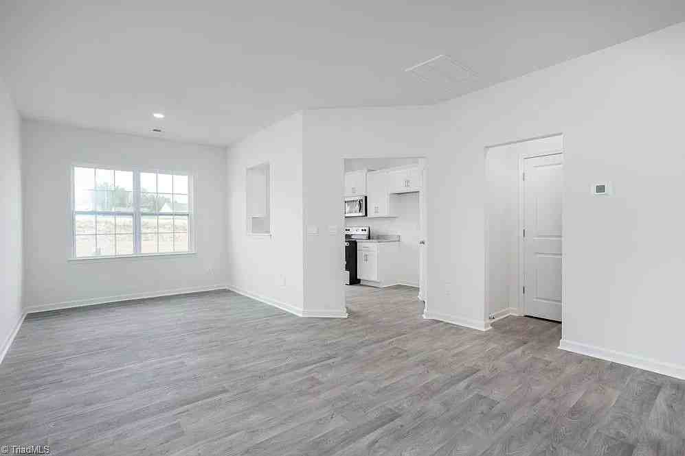 1154 Evelynnview Ln #1 - Photo 2 of 10
