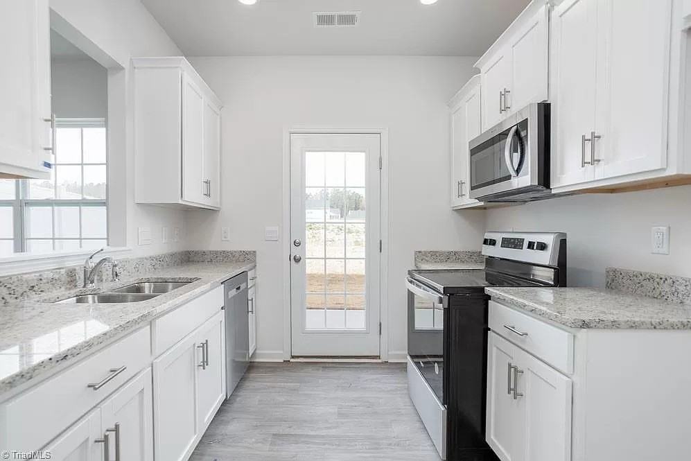 1154 Evelynnview Ln #1 - Photo 4 of 10