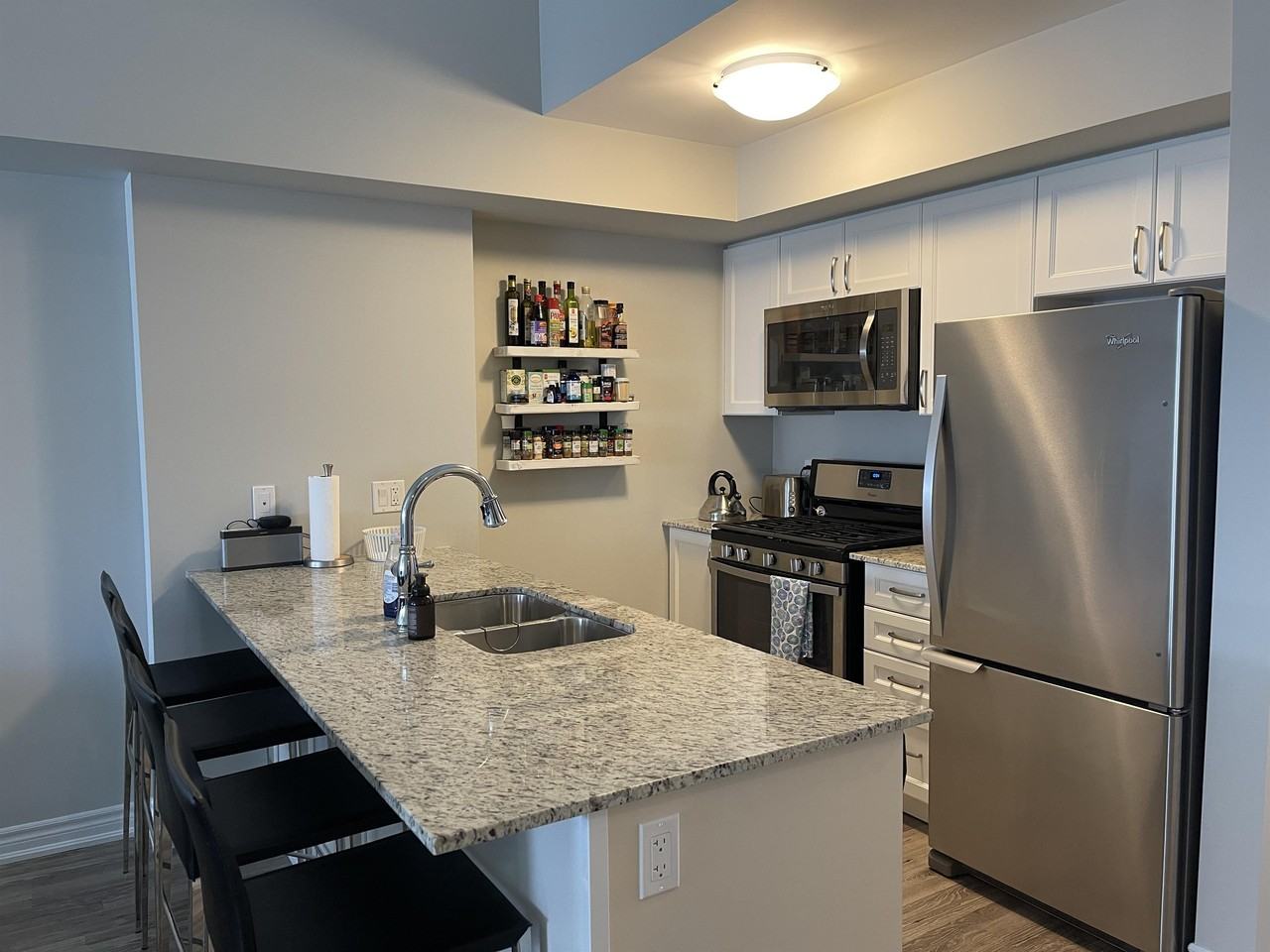 5 302-5 Anchorage Cres. #1 - Photo 3 of 11