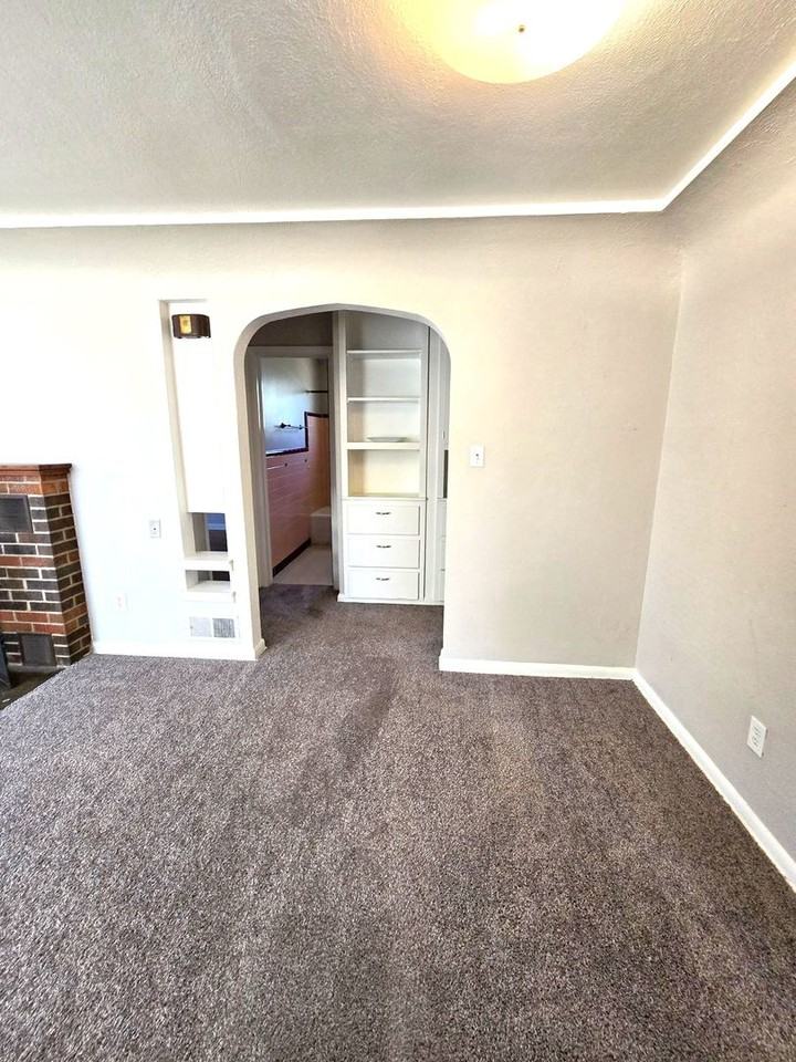 1212 E Uintah St Uppr - Photo 5 of 21