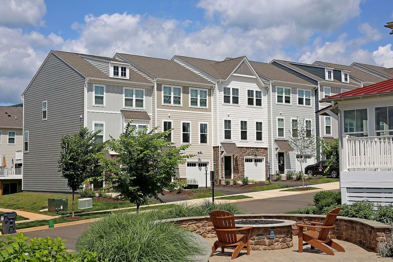 5997 Mccomb St - Photo 2 of 28