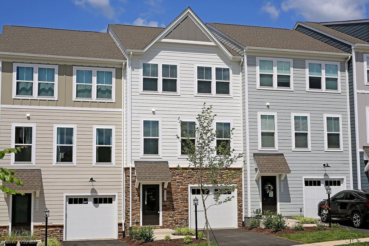 5997 Mccomb St - Photo 3 of 28