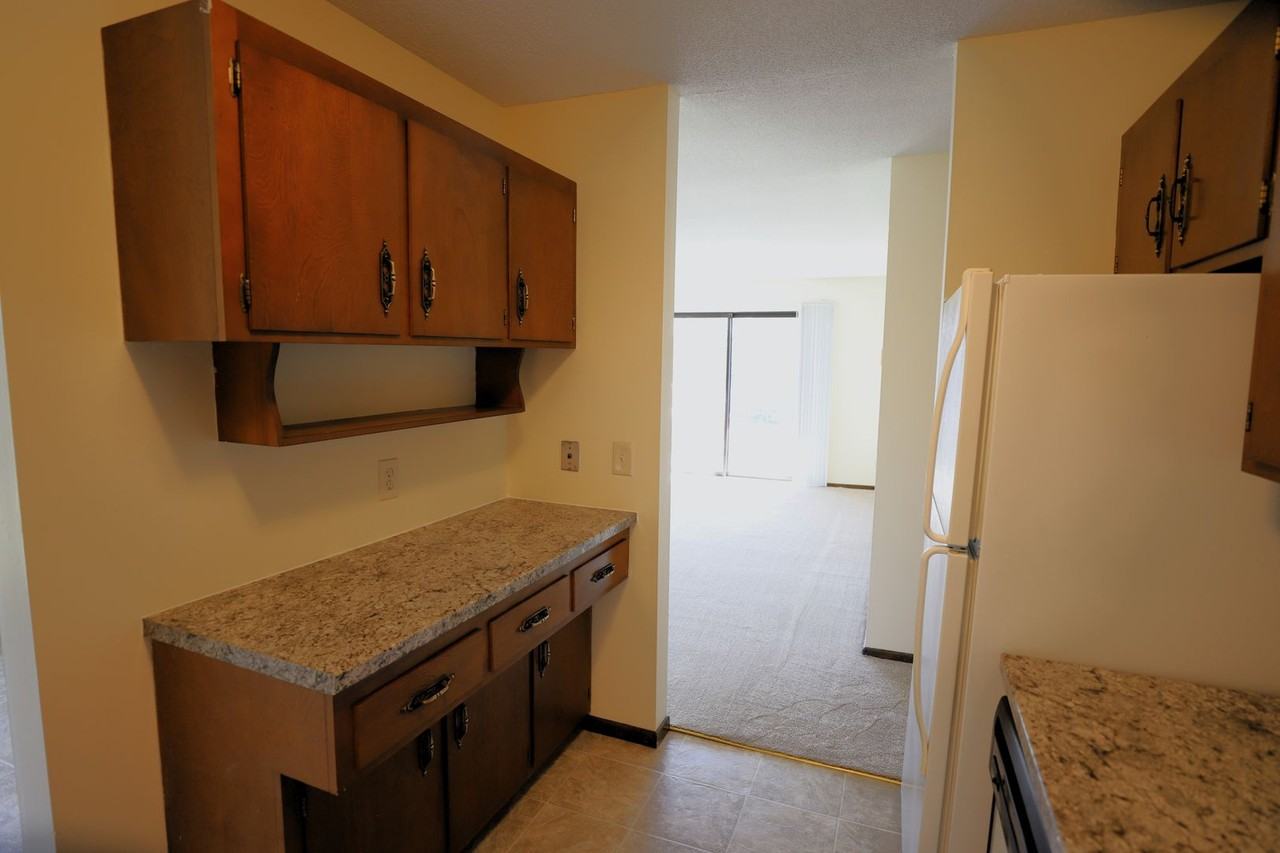 Parklawn Manor Apartments - Photo 5 of 18