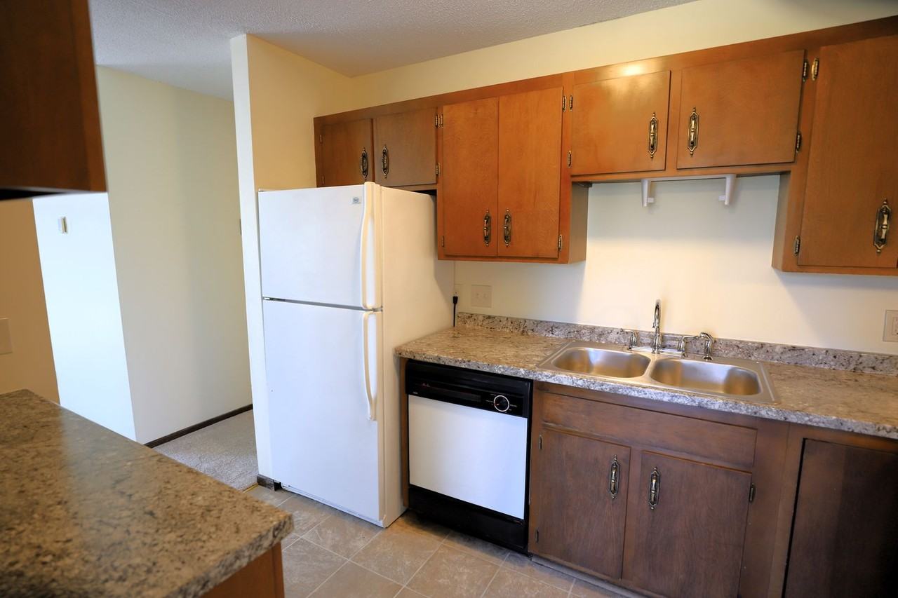 Parklawn Manor Apartments - Photo 6 of 18