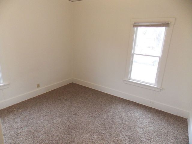 245 Burlington Ave - Photo 4 of 7