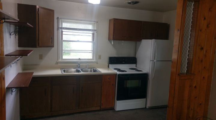 712 1/2 N 22nd St - Photo 2 of 4