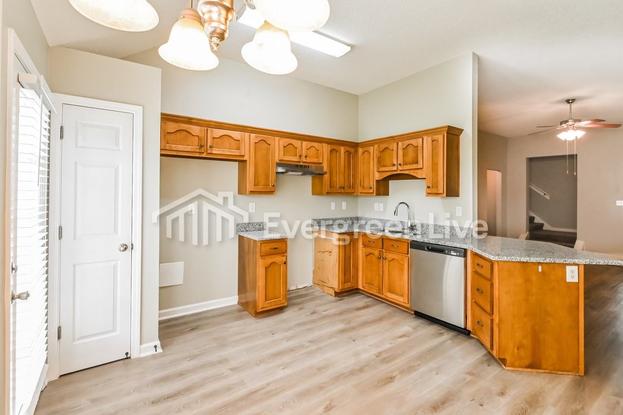 7864 Allen Ridge Ln - Photo 5 of 18