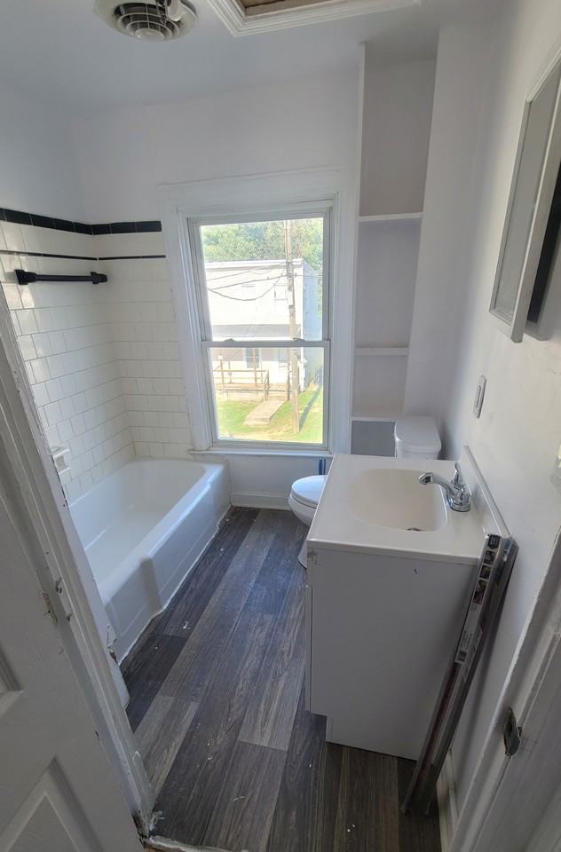1020 Bolling St - Photo 2 of 13