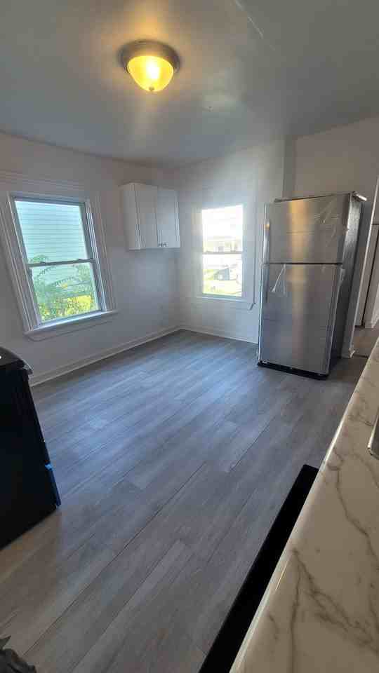 1020 Bolling St - Photo 5 of 13