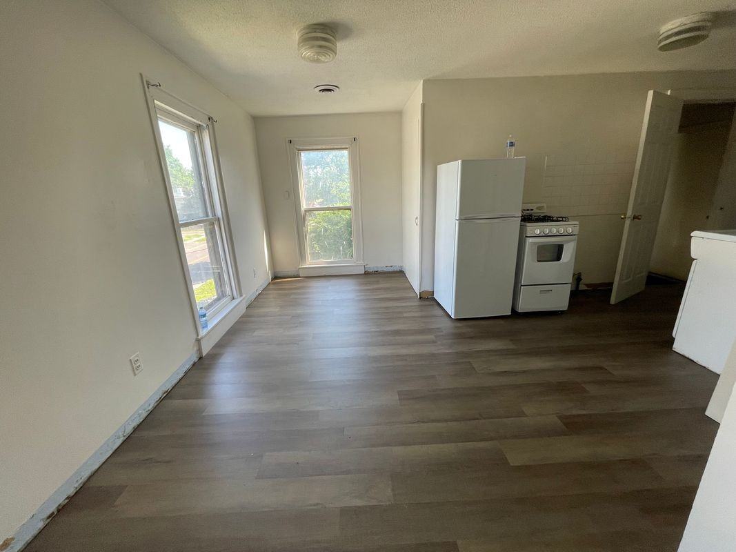 604 Court St - Photo 2 of 11