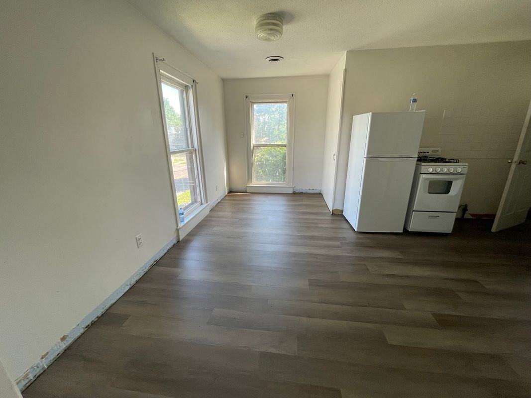 604 Court St - Photo 3 of 11