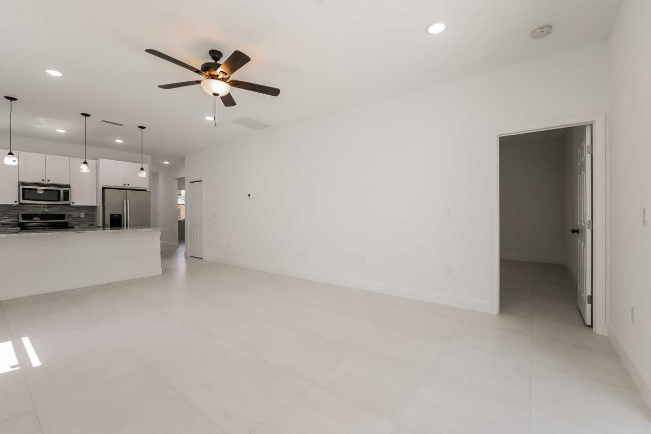 4414 Bessie Ave - Photo 3 of 18