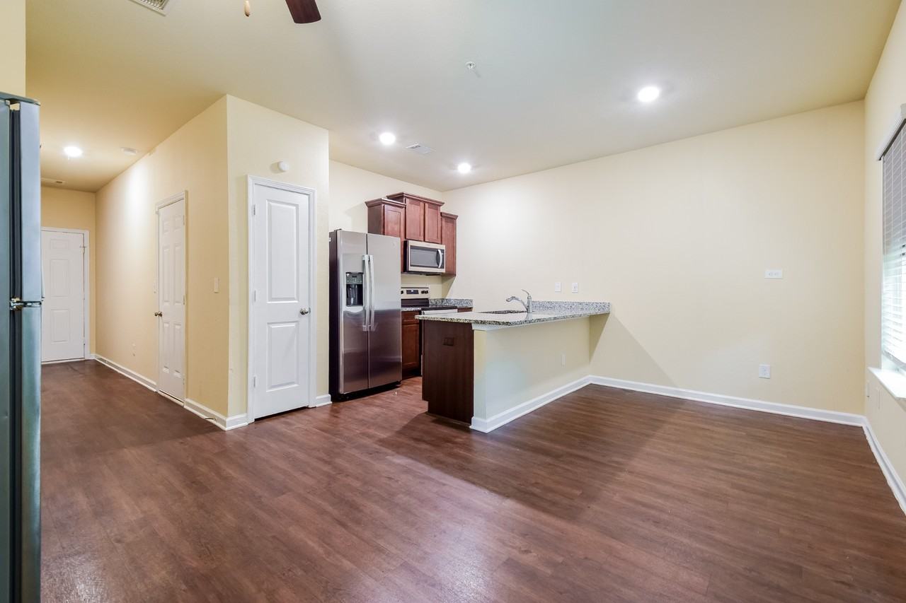 404 404 Highwood Ln - Photo 3 of 16