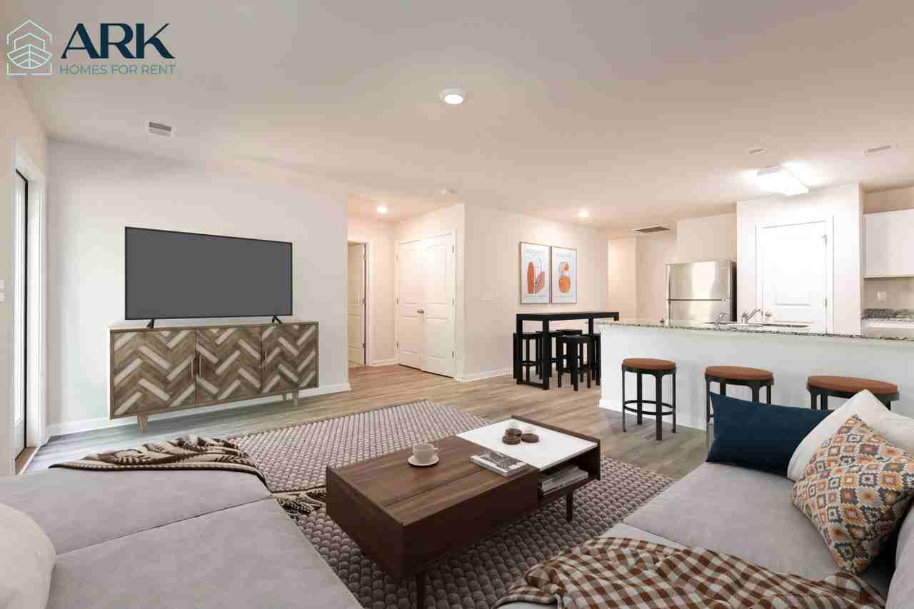 175 Queens Cir - Photo 3 of 17